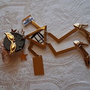 Vintage goldtone Funky Fashionista pin or brooch